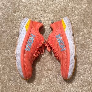 Hoka Bondi 7 in the color (Camellia Coastal) US W 7